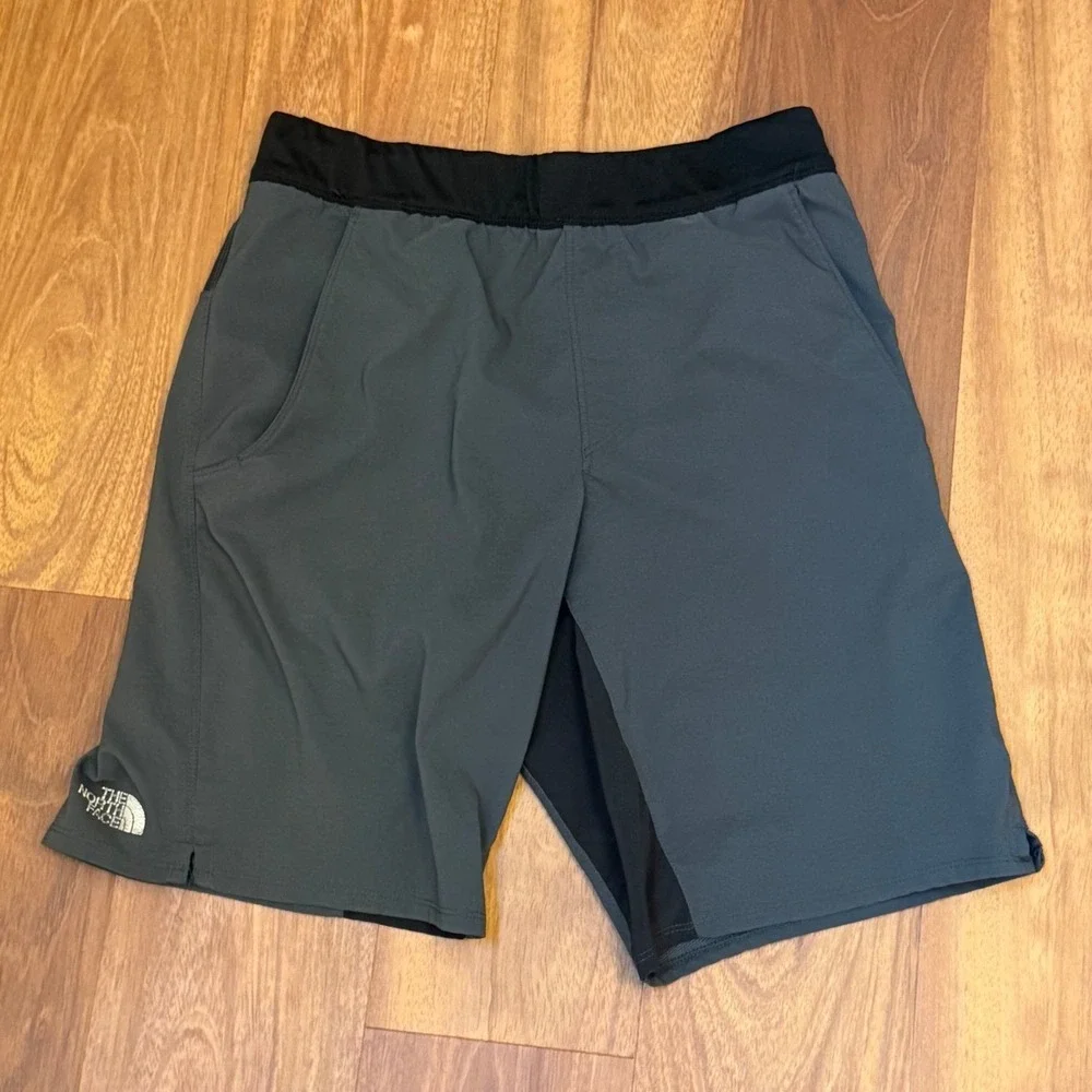 The North Face Shorts Men's Size Small